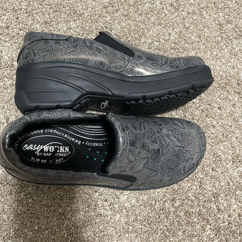 Easy works shoes, gray, black colors. Comfort and goes with most color scrubs.